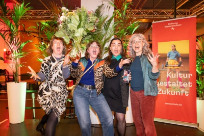 25.04.2026, Best OFF Theaterfestival, Preisverleihung Jurypreis an Frl. Wunder AG & Theater Thikwa (Hannover/Berlin) für "Tod in der Tupperbox". Kulturzentrum Pavillon Hannover. Foto: Helge Krückeberg